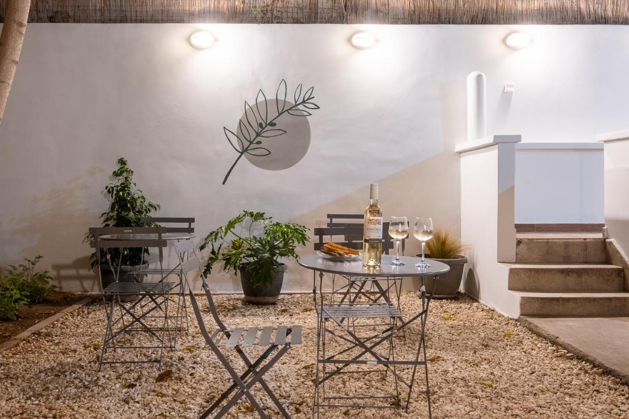 Central5 Boutique Apartments With Common Garden Next To Metro 雅典 外观 照片