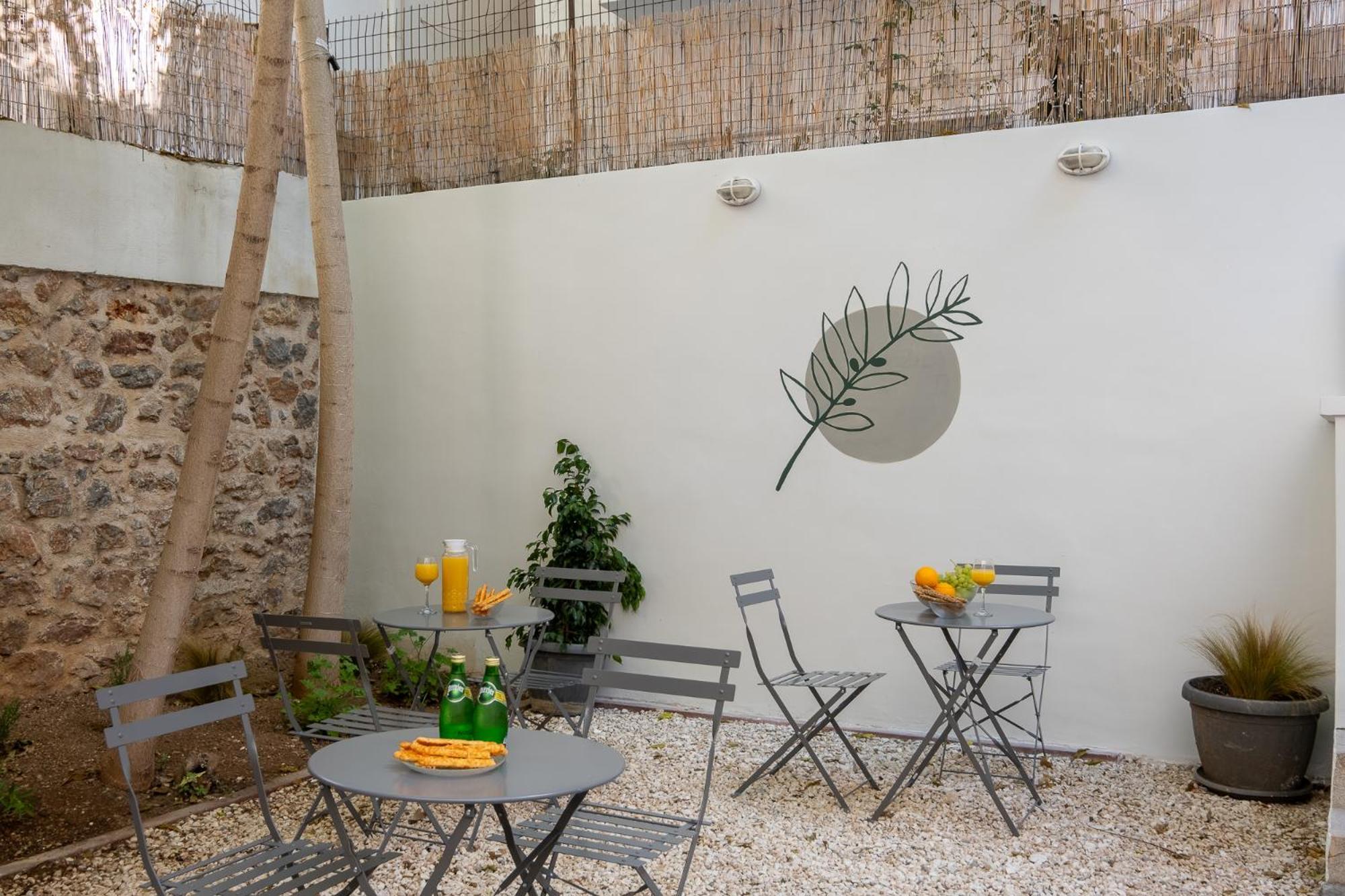 Central5 Boutique Apartments With Common Garden Next To Metro 雅典 外观 照片